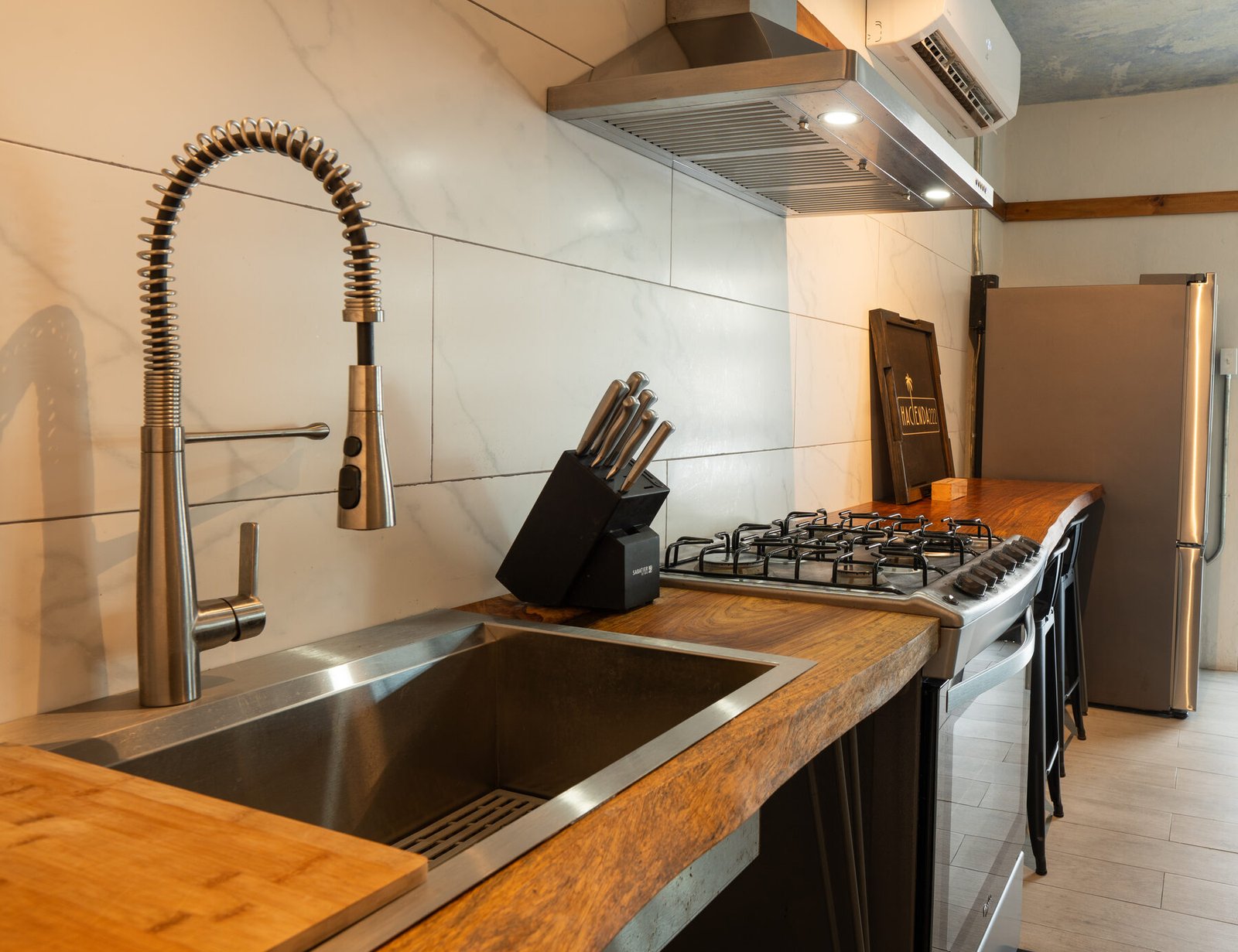 Kitchen farmhouse sink and faucet detail